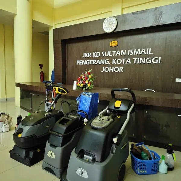 Pasukan di lobi pejabat - Arfa Clean Kluang Johor